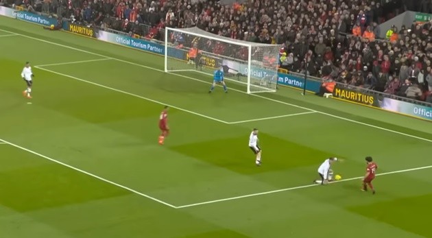 Salah vs Martinez - Bóng Đá