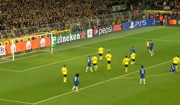 Jordi Alba breaks down in tears - Bóng Đá