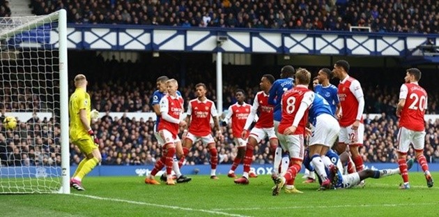 Pha bóng gây tranh cãi khiến trận Freiburg - Juventus  - Bóng Đá