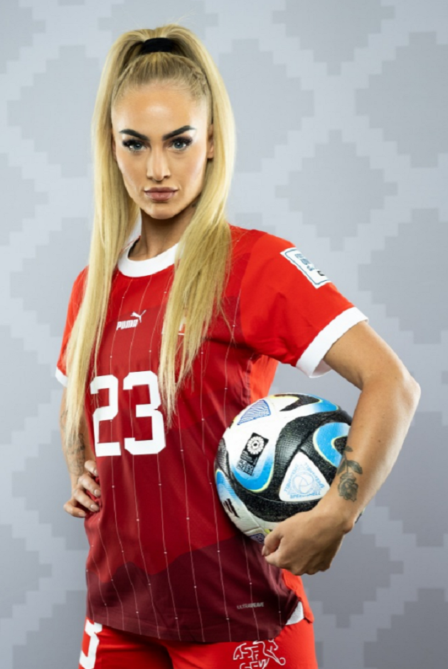 Alisha Lehmann rocks black leather outfit as she becomes first female cover star for SWM as fans call her ‘unreal’ - Bóng Đá