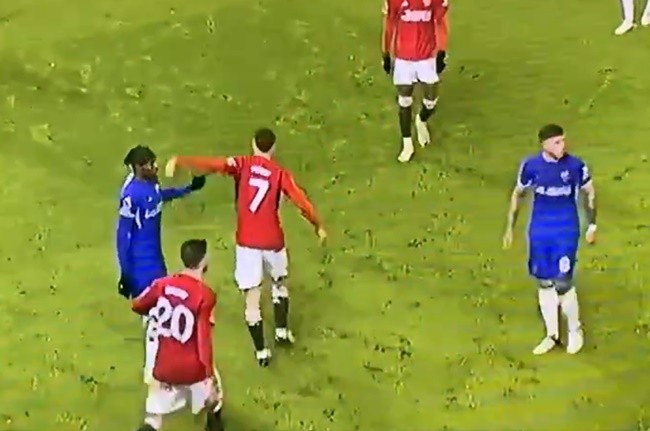 Mount đụng độ nảy lửa với Enzo - Bóng Đá