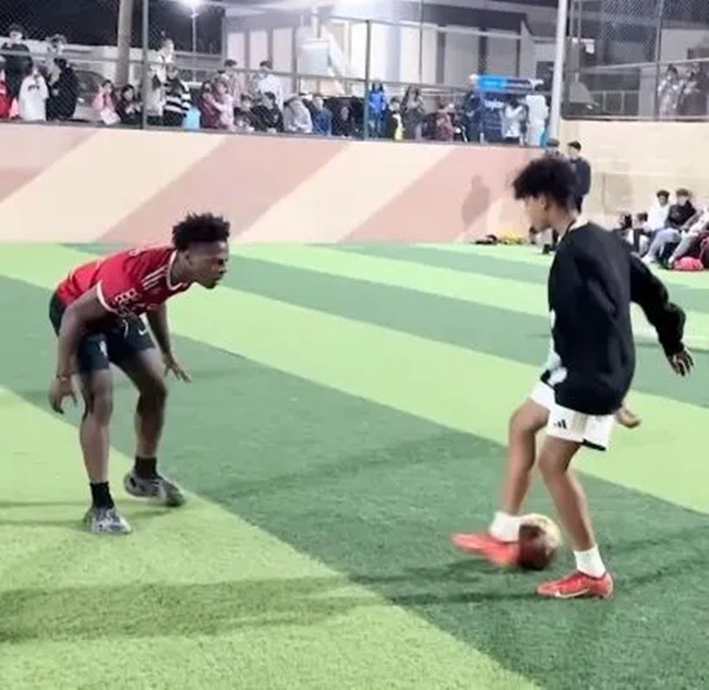 Watch Cristiano Ronaldo’s son Cristiano Jr, 13, nutmeg IShowSpeed TWICE - Bóng Đá