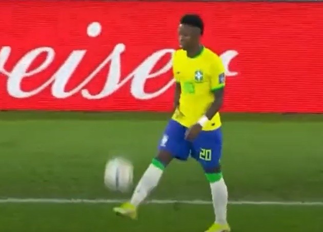 Trong một đêm, VAR gây phẫn nộ vì 3 sai lầm ngớ ngẩn - Bóng Đá