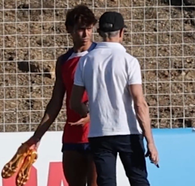 SỐC! Felix bị cô lập bởi đồng đội, ngày rời Atletico rất gần - Bóng Đá