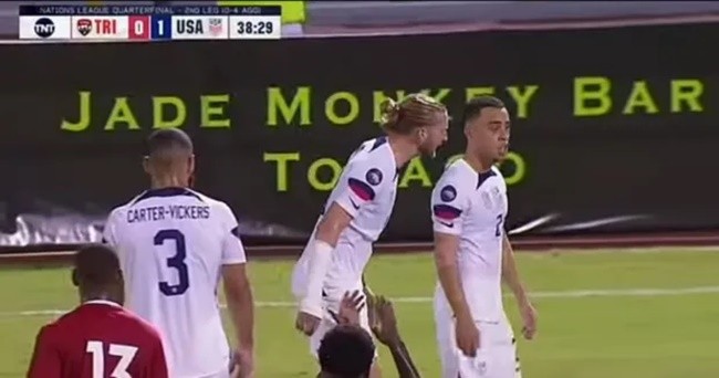 Barcelona’s Dest sent off for two yellows in 30 secs - Bóng Đá