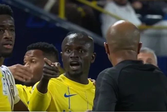 Cristiano Ronaldo caught up in huge bust-up following Al-Nassr defeat after Mane grabs rival’s THROAT - Bóng Đá