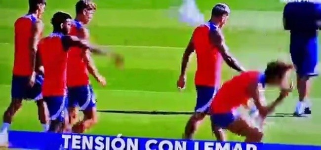 Felix tức giận trên sân tập - Bóng Đá