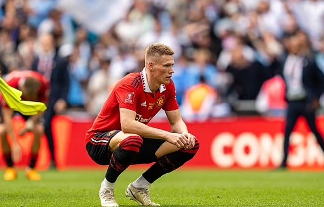 10 Premier League fringe stars who desperately need a move this summer - Bóng Đá