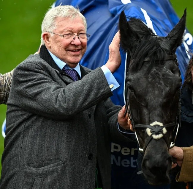 Sir Alex Ferguson ở xứ sở mộng mơ sau khi bỏ túi 275.000 bảng  - Bóng Đá