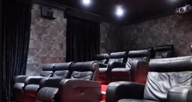 Forgotten ex-Arsenal star leaves Griezmann covered in blood with wild boot to face in France clash - Bóng Đá