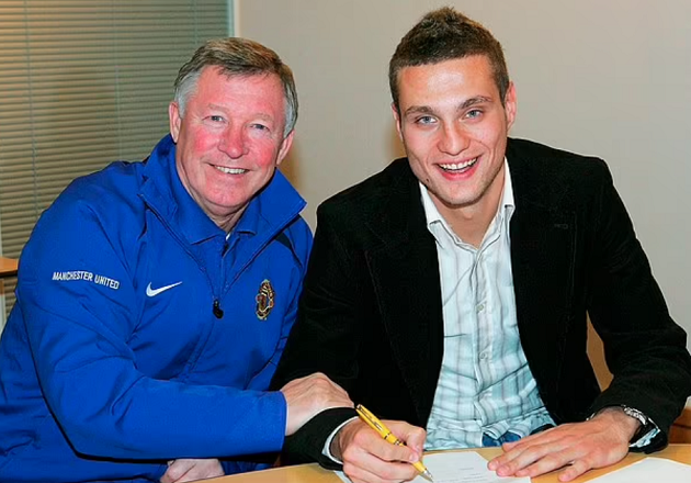 Nemanja Vidic từng ở rất gần với Liverpool - Bóng Đá