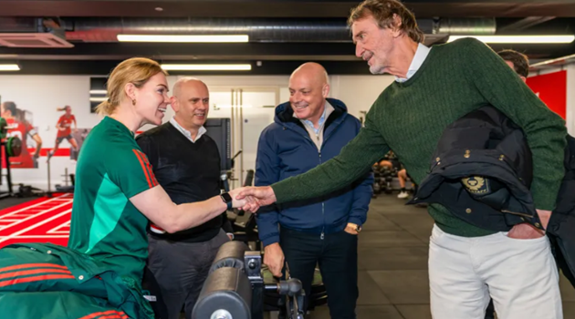 Sir Jim Ratcliffe gặp gỡ nhân viên Man Utd - Bóng Đá