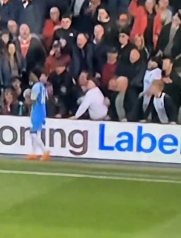 Shocking moment Man Utd star Amad Diallo - Bóng Đá