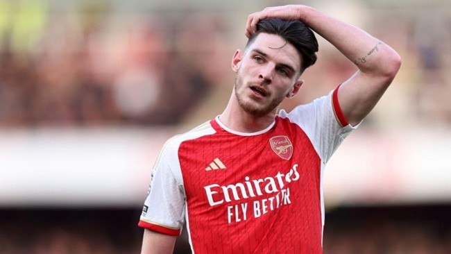 Alan Shearer’s glam daughter Hollie flashes bra in see-through lace top - Bóng Đá