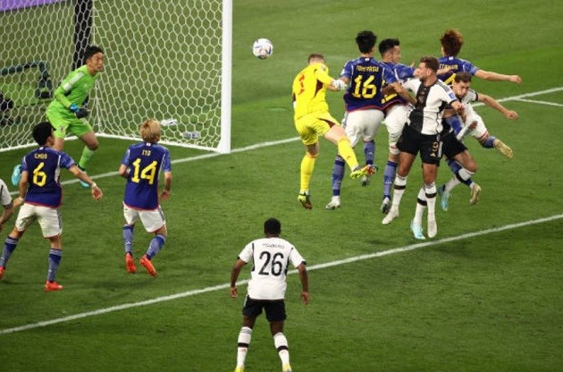 Sân vận động St Mary's chìm trong khói lửa - Bóng Đá