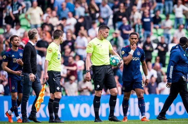 Ajax clash ABANDONED just ten minutes - Bóng Đá