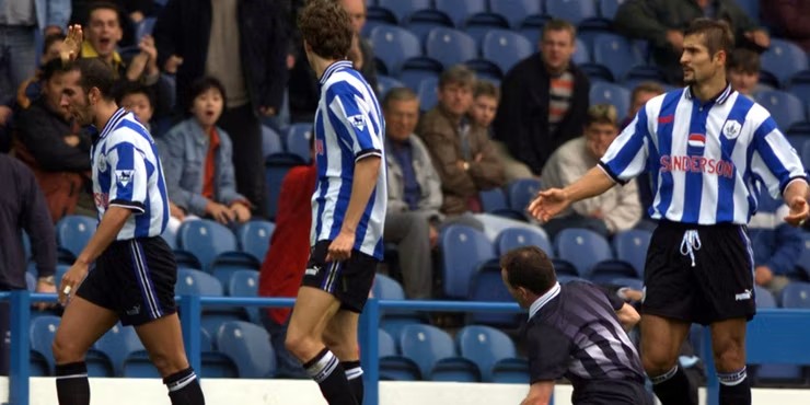 10 khoảnh khắc gây tranh cãi nhất trong lịch sử Premier League - Bóng Đá