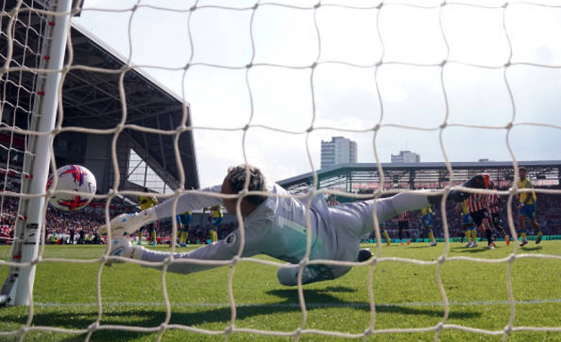 Navas mắc sai lầm nghiêm trọng, Forest lâm nguy  - Bóng Đá