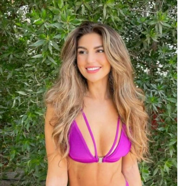 CHAR’S A STAR Wag Charlotte Russell wows in plunging white swimsuit following wedding to Kieffer Moore - Bóng Đá