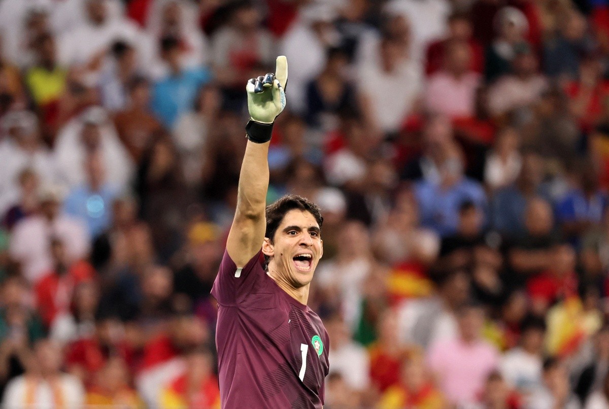 Thủ môn Morocco đi vào lịch sử World Cup - Bóng Đá