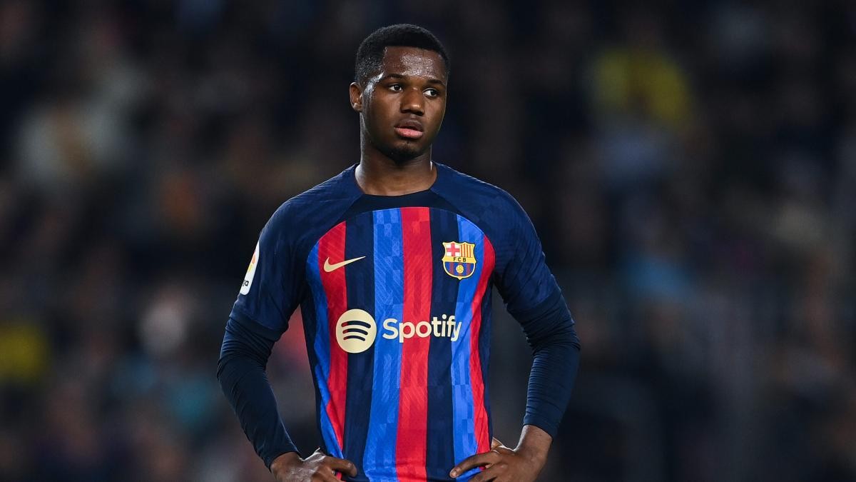 Barca ra giá cho mục tiêu của Man United, Arsenal - Bóng Đá