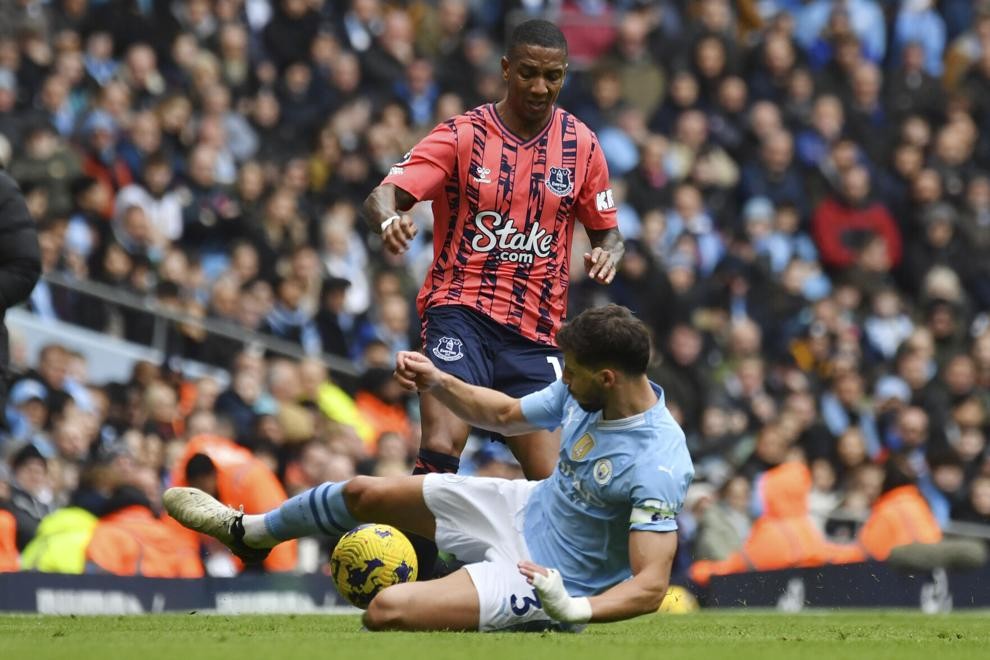 Stuart Pearce raves over 'fantastic' exit-linked Ben Godfrey in Man City v Everton - Bóng Đá