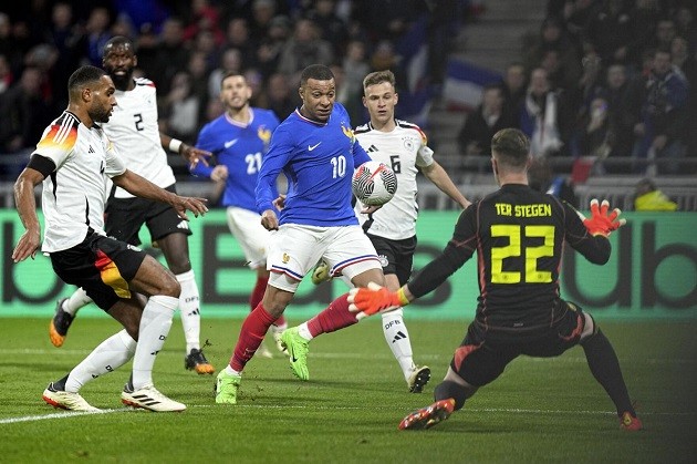 Màn trình diễn của Mbappe - Bóng Đá