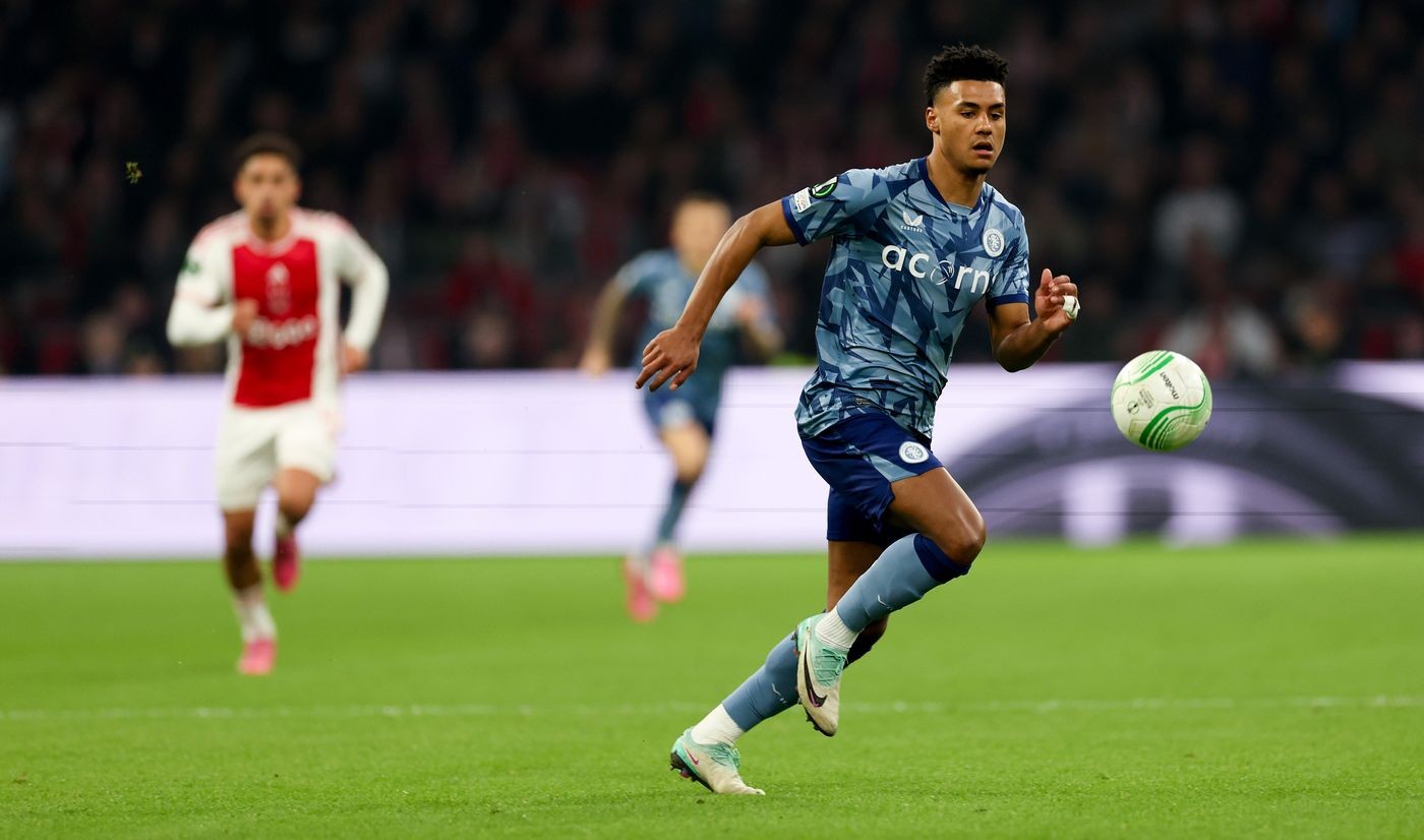 Villa hòa Ajax trong trận cầu có hai thẻ đỏ - Bóng Đá