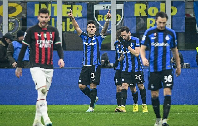 AC Milan and rivals Inter are both drawn at home... but why will Inter's tie be reversed so they play at Benfica first? - Bóng Đá