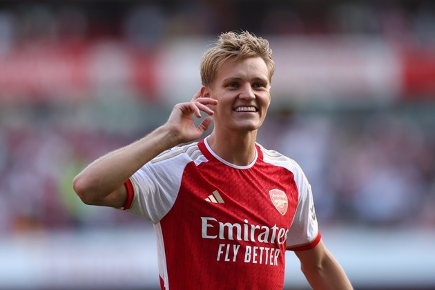 Người cũ Arsenal so sánh Odegaard với Ozil - Bóng Đá