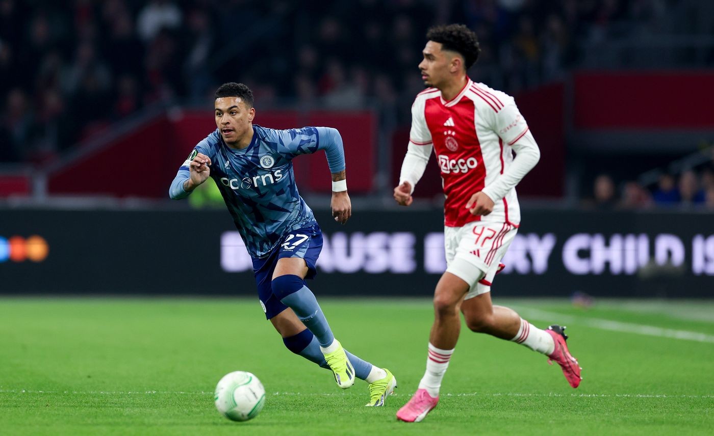 Villa hòa Ajax trong trận cầu có hai thẻ đỏ - Bóng Đá