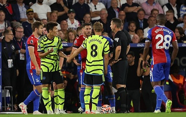 Odegaard cứu rỗi Arsenal trong ngày Tomiyasu hóa 'báo thủ' - Bóng Đá