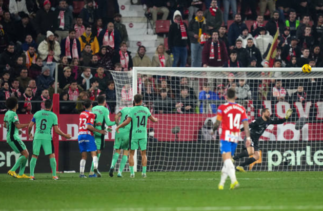 Rượt đuổi điên rồi, Girona phả hơi nóng vào Real  - Bóng Đá