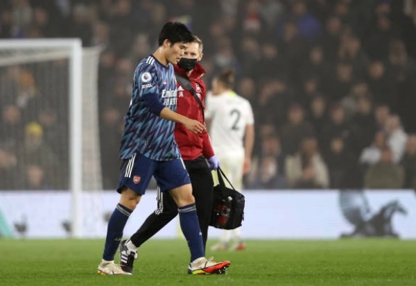 Arteta giải thích việc rút Tomiyasu ra sớm trong trận thắng Leeds - Bóng Đá