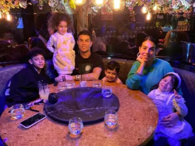 Jamie Carragher questions Erik ten Hag’s decision during Manchester derby - Bóng Đá