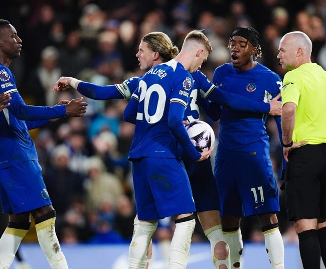 Chelsea giành penalty - Bóng Đá