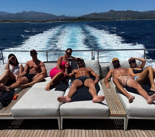 Georgina Rodriguez puts on busty display in low-cut pink dress while cosying up to topless Cristiano Ronaldo on yacht - Bóng Đá