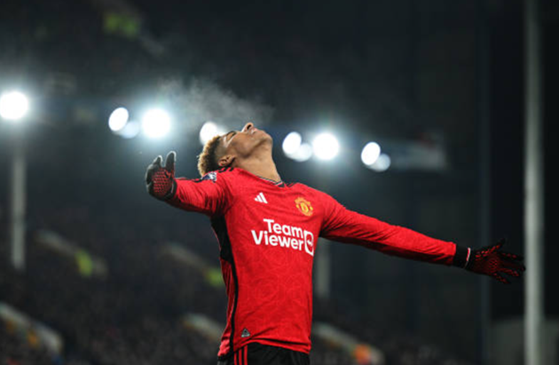 Ten Hag kéo Rashford ra vùng an toàn - Bóng Đá