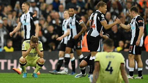 West Ham fans take to the streets to celebrate - Bóng Đá
