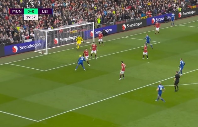 West Ham stars climb into crowd to break up fights - Bóng Đá