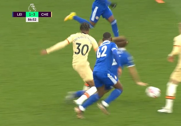 Vinicius ra mắt áo số 7 hoàn hảo - Bóng Đá