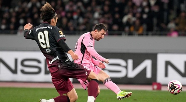 Fans demand Lionel Messi’s Inter Miami contract ‘terminated ASAP’ after spotting reaction to team-mate missing penalty - Bóng Đá