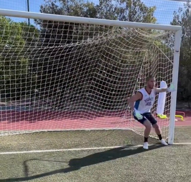 David de Gea has shared a training video as he keeps himself in shape - Bóng Đá