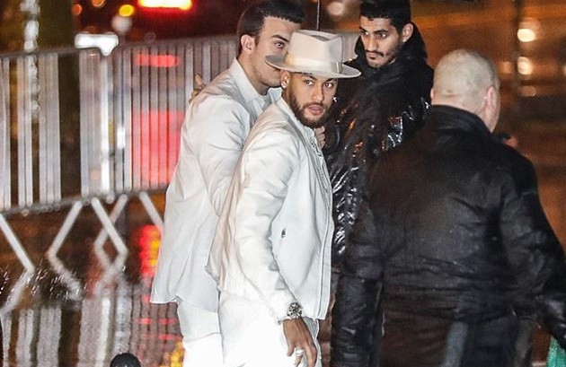 Neymar to host 150 people at New Year's Eve party that will 'last five days' - Bóng Đá