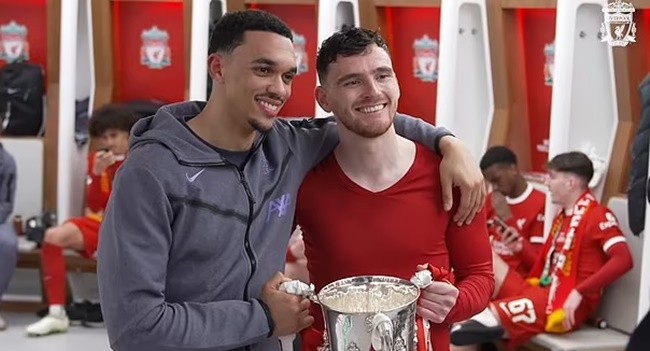 INSIDE LIVERPOOL'S DRESSING ROOM PARTY - Bóng Đá