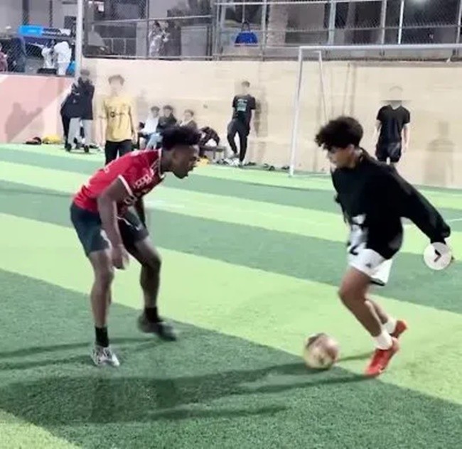 Watch Cristiano Ronaldo’s son Cristiano Jr, 13, nutmeg IShowSpeed TWICE - Bóng Đá