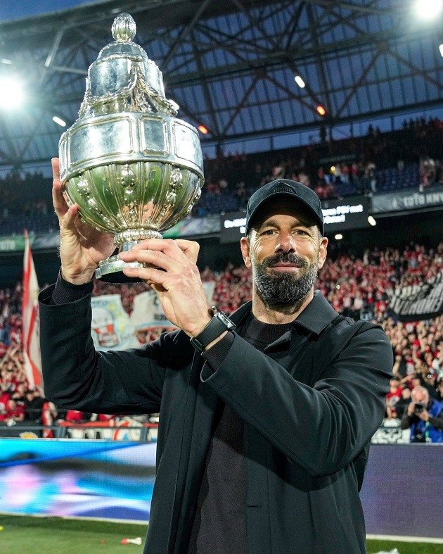 Ruud van Nistelrooy leaves PSV Eindhoven - Bóng Đá