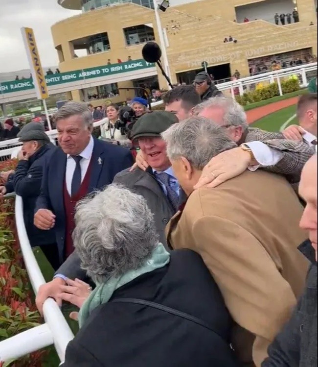 Sir Alex Ferguson ở xứ sở mộng mơ sau khi bỏ túi 275.000 bảng  - Bóng Đá