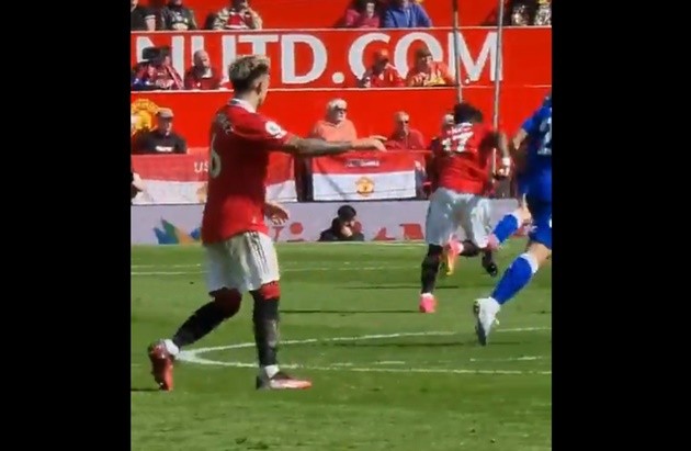 Martinez vs Maupay - Bóng Đá