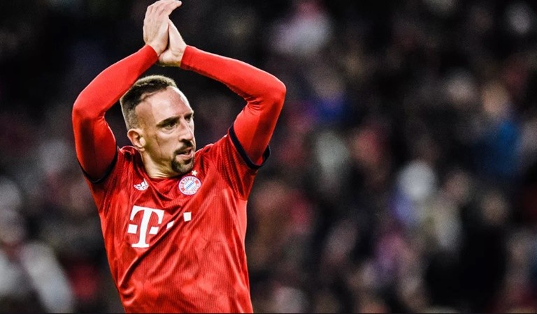 Jesus 'nhảy múa' trong vòng vây 5 cầu thủ Chelsea - Bóng Đá